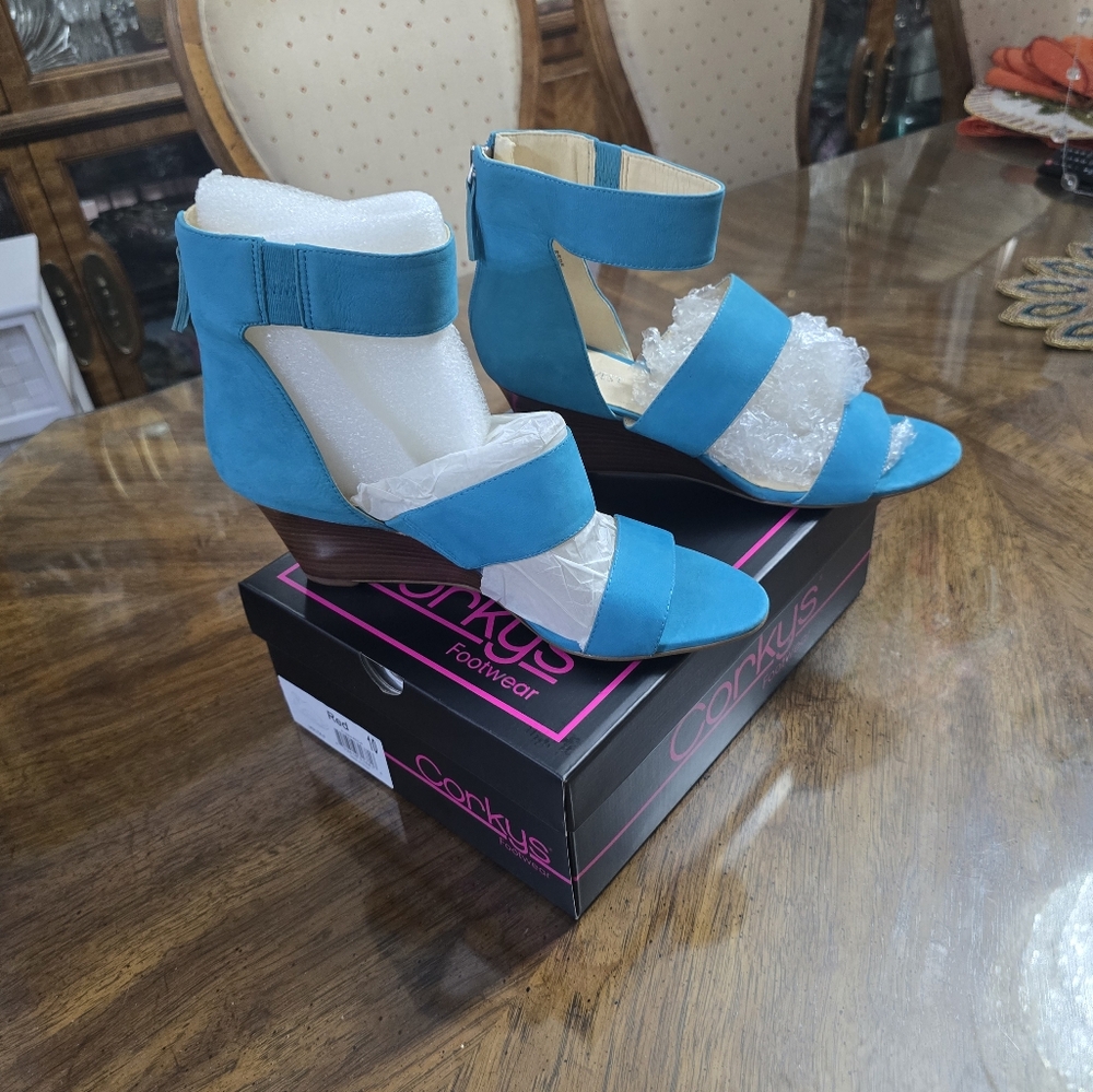 Nine  West Blue Size 10 Wedge Sandals. Elegant Design